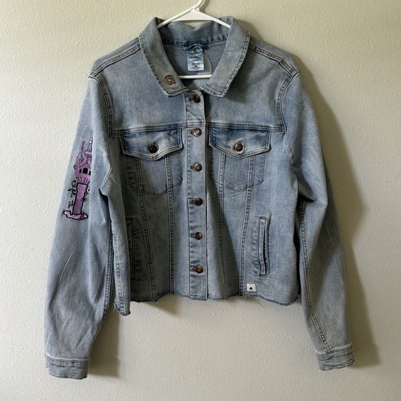 Rapunzel Denim Jacket Tangled Disney Parks Size 1X - missing rainbow pin! New! - Picture 5 of 15